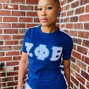 Camiseta Premium Zeta Phi Beta con Bordado Azul de Letras Griegas para Mujer, Tela Suave, Estilo Casual y Elegante para Uso Diario - Product Image 3
