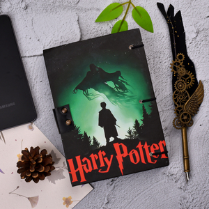 สมุดบันทึกทำมือที่ได้รับแรงบันดาลใจจากพ่อมด | สมุดโน้ต A5 พร้อมตัวล็อคแบบวินเทจและดีไซน์โบราณ | สมุดบันทึกทำมือ 100 หน้า สำหรับนักสะสม - Product Image 2