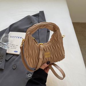 Sac bandoulière plissé avec fermeture éclair, doublure en polyester, sac à main pour femme à porter sur l'épaule - Product Image 5