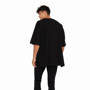 เสื้อยืดคอกลมโอเวอร์ไซส์ผู้ชาย สีพื้น ผ้าฝ้ายเจอร์ซีย์ 100% สวมใส่สบาย ดีไซน์เรียบง่าย แขนสั้น สีดำ ทรงปกติ - Product Image 2