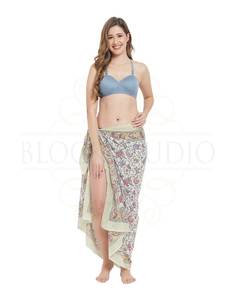 Sarong en coton imprimé à la main vert vintage pour femmes, léger, idéal comme paréo de bikini, pour l'été et les vacances - Product Image 3