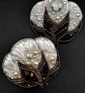 Broche de luxe brodée et perlée, accessoire de mode fait main pour femme, broche oiseau perlée brodée à la main avec détails - Product Image 4