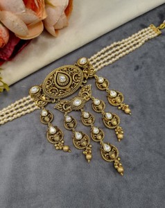 Ensemble de collier ras-de-cou perlé de créateur avec boucles d'oreilles à perles pendantes et mangtika, bijoux de mode ethniques pour tenues festives, fabricant - Product Image 5