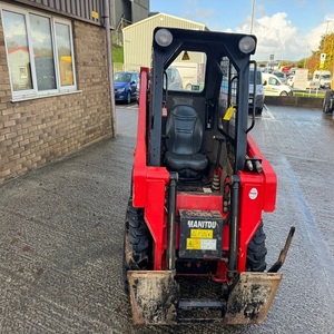 Chargeuse compacte Manitou 1050R pour les chantiers de construction, les travaux agricoles, les projets d'aménagement paysager et la manutention polyvalente des matériaux - Product Image 2