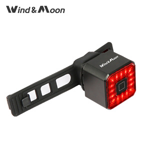 ไฟท้าย<span class=keywords><strong>จักรยาน</strong></span>อัจฉริยะอะลูมิเนียมแบบชาร์จไฟได้ ไฟท้าย<span class=keywords><strong>จักรยาน</strong></span>แบบเตือนภัย กันน้ำระดับ IPX4 ไฟท้าย<span class=keywords><strong>จักรยาน</strong></span> LED อุปกรณ์เสริมสำหรับ<span class=keywords><strong>จักรยาน</strong></span> - Product Image 4