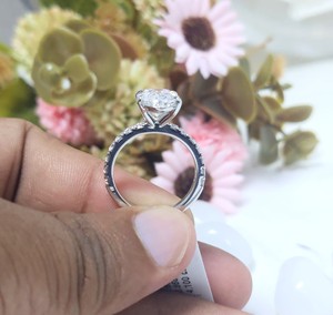 Anillo de Compromiso con Diamante Cultivado en Laboratorio de Corte Ovalado de 4.20 Ct, Oro Blanco Sólido de 14K, Joyería Clásica Única, Anillo de Boda para Mujer - Product Image 3