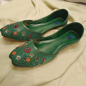 2026 New Designs Women Handmade <b>Khussa</b> Shoes Flat Embroidery Pakistani Indian Punjabi Wedding Comfortable Shoes For Women - Product Image 2
