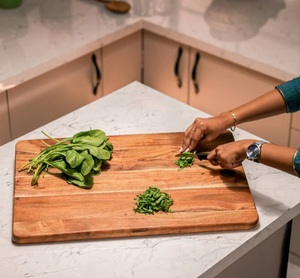 Tabla de Cortar Rectangular de Madera para Picar Verduras, Frutas, Pan y Carne - Product Image 1