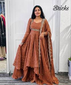 Conjunto de Capa y Dupatta Festivo de Lujo, Conjunto de Falda y Capa con Encanto Regal, Conjunto de Capa y Lehenga con Brillo Majestuoso, Capa para Fiesta con Elegancia Etérea - Product Image 6