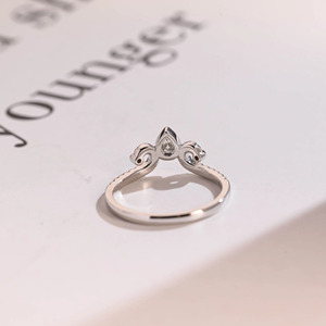 แหวนทองคำขาว 14K ประดับเพชรทรงหยดน้ำแบบเปิด - Product Image 3