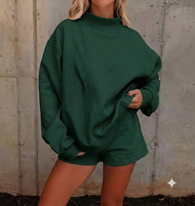 Top Oversize con Cuello Simulado para Mujer, Tejido Suave al Tacto, Prenda Esencial Moderna para el Guardarropa Casual Diario - Product Image 1