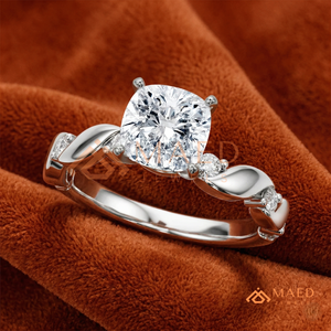 Bague de promesse en or blanc poli avec pierre solitaire taille coussin – Motif branche botanique sophistiqué - Product Image 4