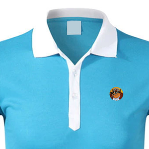 Chemise décontractée pour homme en coton tricoté respirant, bleu uni, à manches courtes, avec logo brodé, col et poignets blancs, ourlet inférieur. - Product Image 5