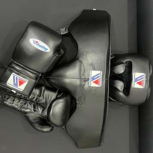 Ensemble de boxe personnalisable en PVC/PC pour l'entraînement aux arts martiaux MMA Sanda avec protection des poignets et de la tête à lacets - Product Image 2