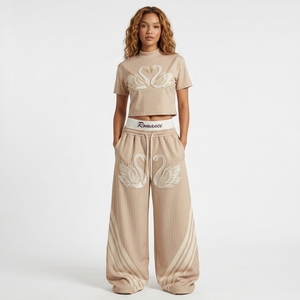 Conjunto de Top Corto Oversize y Pantalones Jogger a Rayas de Pierna Ancha para Mujer, Ropa Casual de Primavera con Logotipo Bordado - Product Image 1