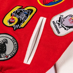 Chaquetas Varsity de Invierno para Hombre con Logotipo Personalizado de Alta Calidad - 100% Lana, Resistentes al Viento y Ecológicas, Diseño Universitario a la Moda - Product Image 3