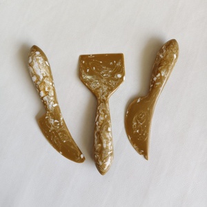 Ensemble de cuillères à fromage en résine motif écaille de tortue, design personnalisé, style vintage, qualité supérieure, écologique, Artizon Studio - Product Image 4