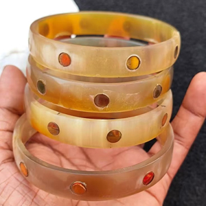 Bracelet en corne de buffle naturelle polie, écologique, fait main, ensemble de bracelets en corne - Product Image 1