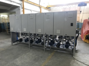 Grande machine automatique multi-pots pour la teinture de textiles et de fils, avec moteur à engrenages PLC et pompe doseuse - Product Image 3