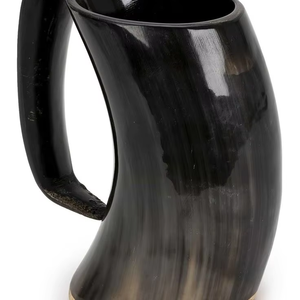 Célébrez avec une tasse en corne, fabriquée par des experts, une tasse en corne qui porte l'héritage des rois, des tribus et de la tradition. - Product Image 6