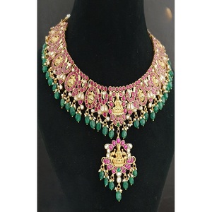 Magnifique ensemble collier et boucles d'oreilles classiques en laiton plaqué or de qualité supérieure, idéal pour les fiançailles, les anniversaires, les fêtes, les cadeaux pour femmes - Product Image 2
