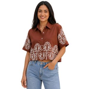 Camisa Corta para Mujer, Color Marrón, con Botones, Bordado Floral Blanco, Manga Corta, Blusa Casual de Verano, Algodón, Diseño de Moda, Personalizable - Product Image 1