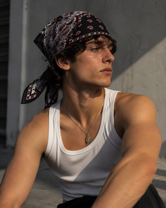 Bandana en coton noir audacieux pour hommes et femmes, foulard unisexe à motif Paisley pour le streetwear quotidien, les voyages, les festivals et les usages quotidiens ! - Product Image 3