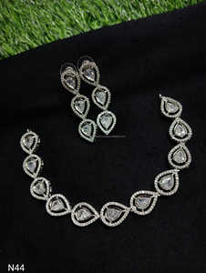 Ensemble de bijoux de mariée en diamant américain classique Collier et boucles d'oreilles en deux pièces pour mariage Style classique à la mode - Product Image 3