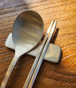 Set di cucchiaio e bacchette coreani in bronzo artigianali di alta qualità NOBBAN - Product Image 6