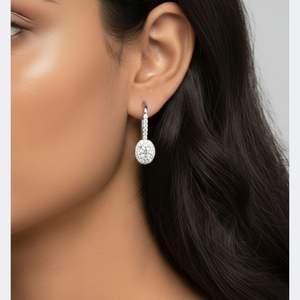 Boucles d'oreilles pendantes ovales serties de pavés et d'halo, taille ronde, 0,60 carat au total - Product Image 6