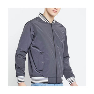 High Quality & Quick Dry Custom Men Shiny <b>Windbreaker</b> Padded Thick <b>Black</b> Hooded Quilted Bomber Jacket For Men - Product Image 5