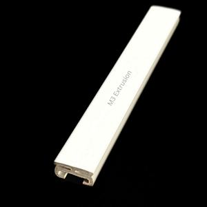 Profilés d'extrusion rigides moulés sur mesure en ABS à haute brillance ignifuges pour les industries automobiles coupant le plastique PC PVC PP - Product Image 2