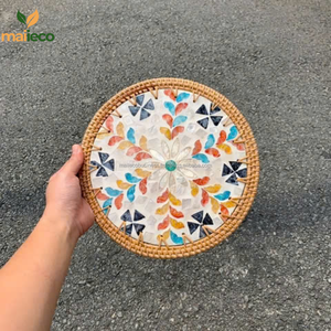 Assiettes de présentation élégantes en bambou de haute qualité Dessous de verre en rotin avec incrustation de nacre pour la décoration de la table et le service de traiteur - Product Image 1