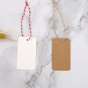 Étiquettes suspendues vierges en papier kraft OEM 2026, 4x7cm avec coins arrondis, pour étiquettes de vêtements et emballages cadeaux de boulangerie - Product Image 3