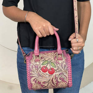 Bolsos de Viaje Pequeños de Cuero con Diseño Floral de Cerezo Rosa de Lujo, Estilo Occidental, Lindos Bolsos Cruzados para Gimnasio y Deportes - Product Image 4