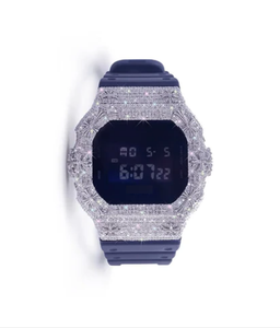 Reloj de Lujo para Mujer con Diamantes Incrustados, Esfera con Números Romanos, Caja Cuadrada, Visualización de Fecha, Personalizable, Resistente al Agua 10 Bar, Acero Inoxidable - Product Image 1