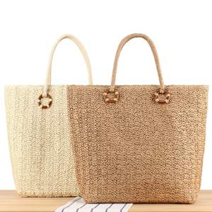 Complementa tu guardarropa para días soleados con este elegante bolso de hilo natural diseñado para un confort de lujo y una estética atemporal. - Product Image 6
