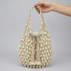 Bolso único con cuentas, bolso POTLI, presenta un diseño artesanal adornado con perlas brillantes y elegantes borlas colgantes. - Product Image 1