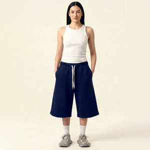 Shorts Bermuda pour femmes avec bordure contrastante blanche, logo personnalisé, qualité supérieure, 100% coton, couleur chair. - Product Image 1