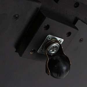 Table basse de luxe pour salon de villa, en bois d'acacia massif, forme ronde, motif linéaire, base sur piétement, plateau en marbre blanc - Product Image 4