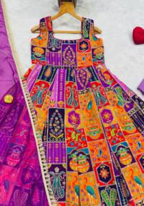 ชุดเดรส Anarkali ดีไซน์เนอร์ พร้อมกางเกงและผ้าคลุมไหล่ ลายพิมพ์ปักประดับอย่างสวยงาม หลากสี เหมาะสำหรับเทศกาลต่างๆ - Product Image 5