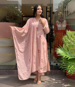 Nouveau designer coton soie vêtements ethniques pour les fêtes broderie travail Kurti pantalon ensemble écologique naturel taille haut Dupatta - Product Image 1