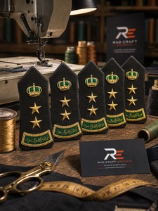 Epaulettes Uniformes para Hombros Fabricados con Materiales de Calidad para Aplicaciones de Vestimenta Profesional y Formal - Product Image 5