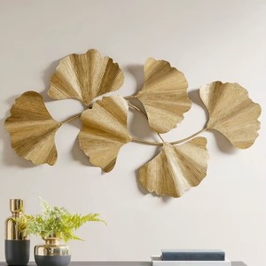 Sculpture murale en feuille de ginkgo dorée, art végétal moderne, décoration intérieure, décoration murale pour salon, pièce unique - Product Image 1