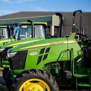 Tractor Agrícola John Deere 5045E de Alta Calidad a Precio de Fábrica, Tractor Diésel de 45 HP para Arar, Transportar y Trabajar en el Campo - Product Image 1