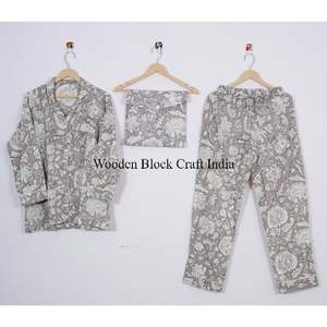 Ensemble de pyjama en coton à imprimé floral, doux et respirant, vêtements de nuit indiens pour femmes, vêtements de nuit confortables pour un confort et une relaxation ultimes - Product Image 1