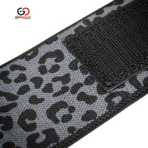 Bandes de poignet ajustables en néoprène respirant et léger à motif à carreaux pour la musculation, avec logo personnalisé - Product Image 4