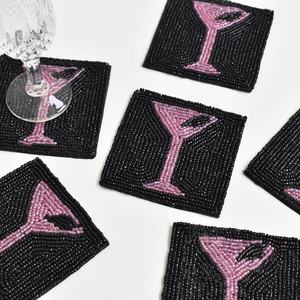 Sous-verre carré perlé fait main, motif Martini rose sur fond noir, broderie en coton, décoration d'intérieur - Product Image 4