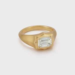 แหวนหมั้นผู้หญิงทรงเอเมอรัลด์ 14K และ 18K เพชรเลี้ยงในห้องปฏิบัติการ ทองขัดเงา ขอบมีด ดีไซน์ทันสมัย รับรองโดย IGI ระดับ VVS2 - Product Image 3