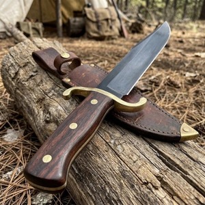 Couteau de camping en acier au carbone, lame à pointe tombante, manche en bois, garde en laiton, étui en cuir, outil de survie en plein air - Product Image 2